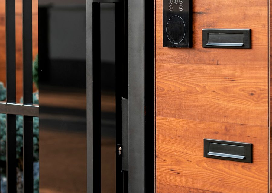 Emergency locksmith service near Livingston