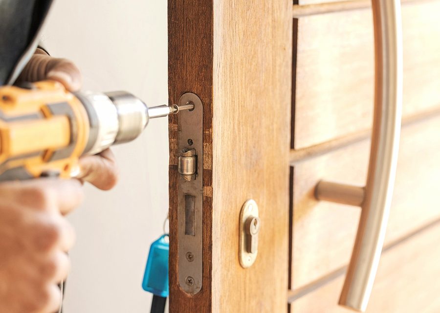 Emergency locksmith service near Aurora
