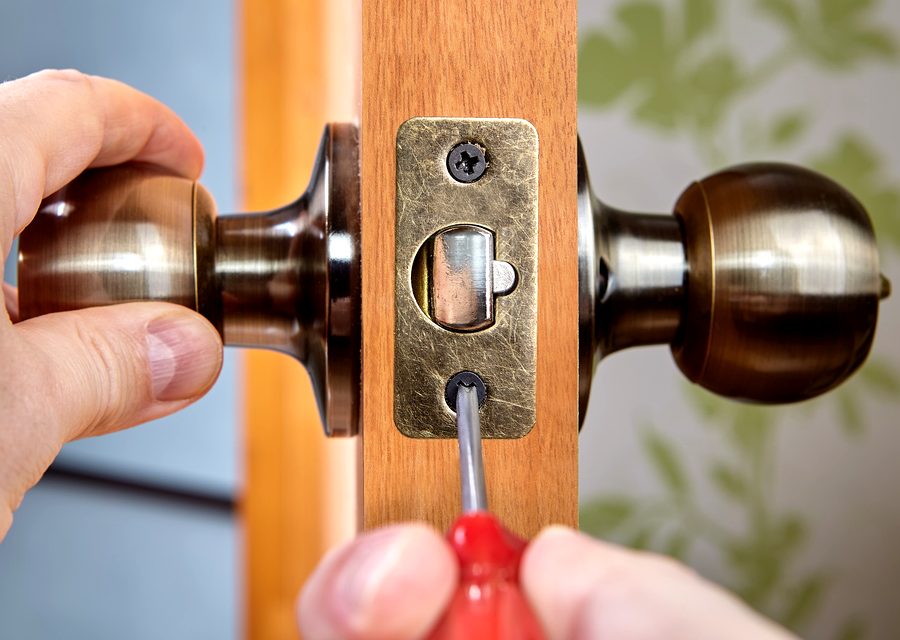 Emergency locksmith service near Metairie