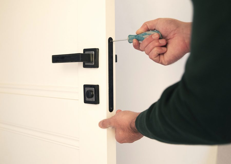 Emergency locksmith service near Centennial