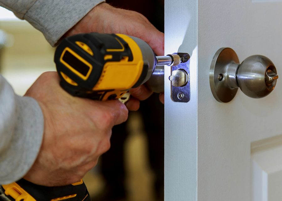 Emergency locksmith service near North Oaks