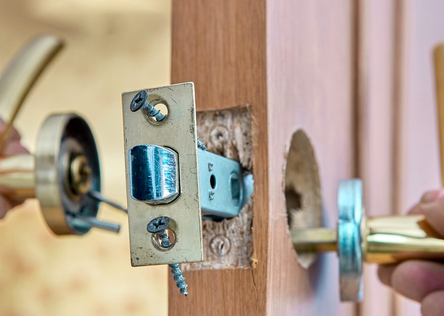 Emergency locksmith service near Islip