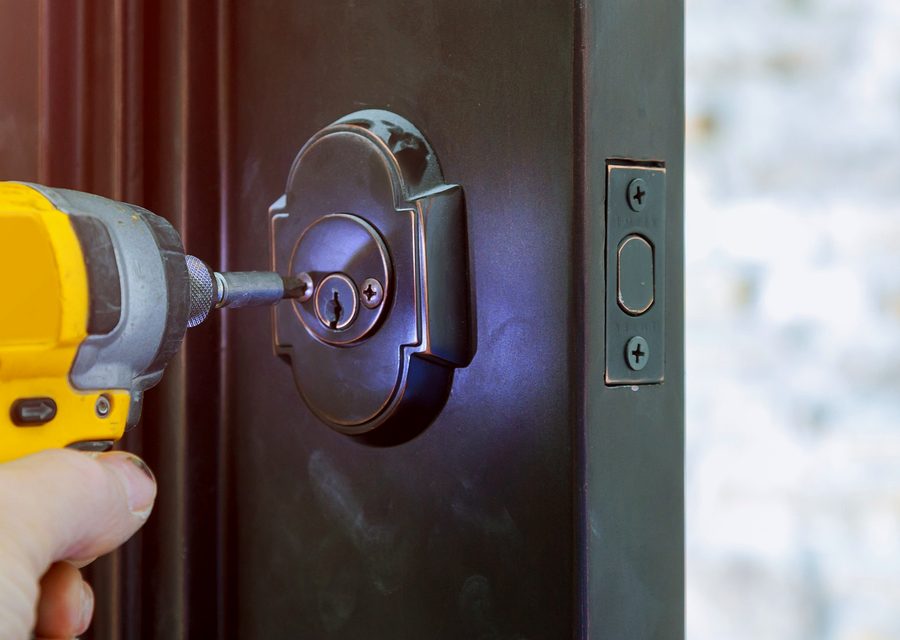 Emergency locksmith service near Tampa