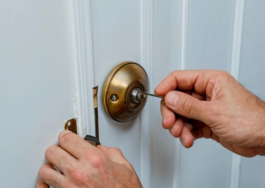 Emergency locksmith service near Menlo Park