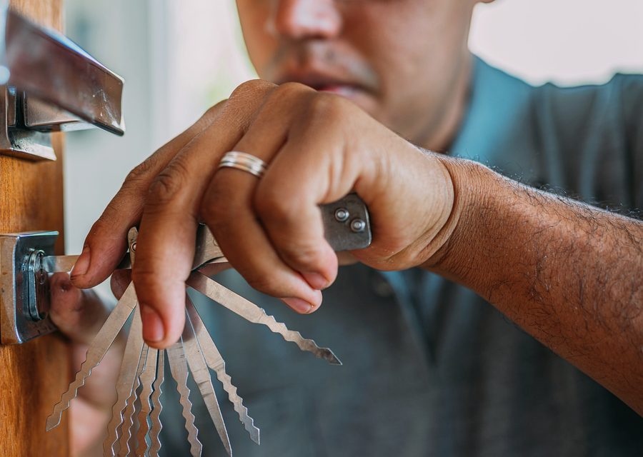 Emergency locksmith service near Florissant