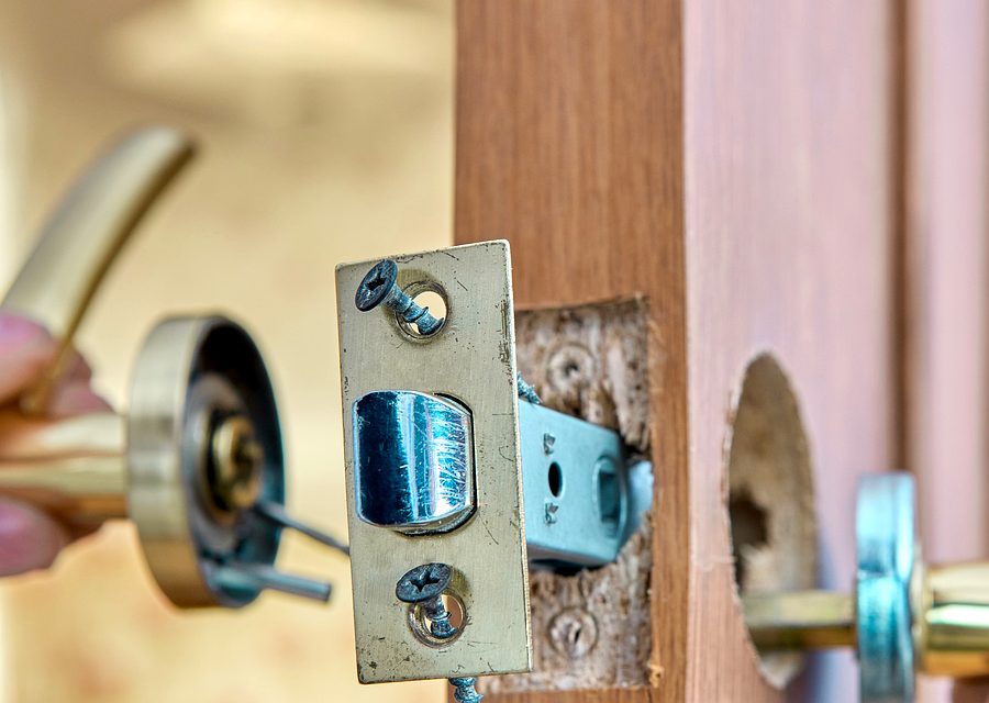 Emergency locksmith service near Arlington