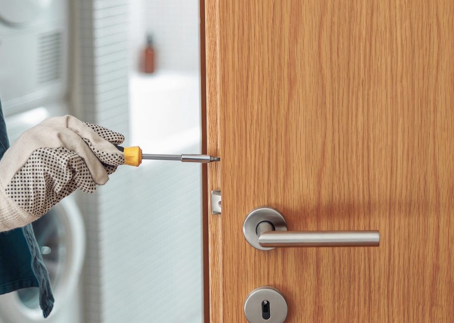 Emergency locksmith service near Los Angeles