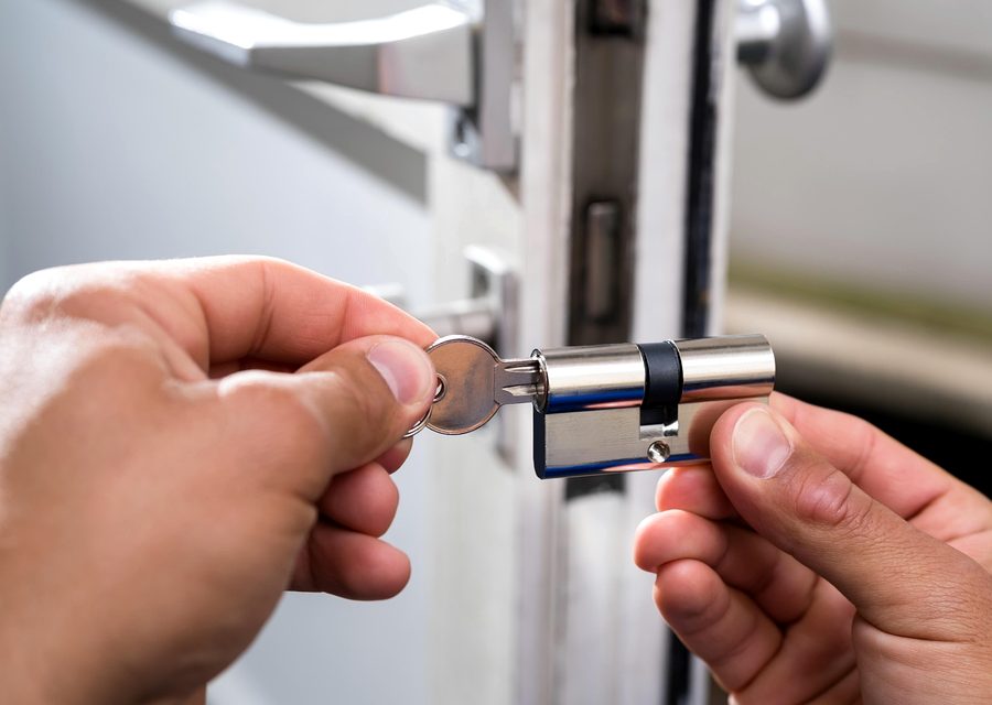 Emergency locksmith service near Huntington