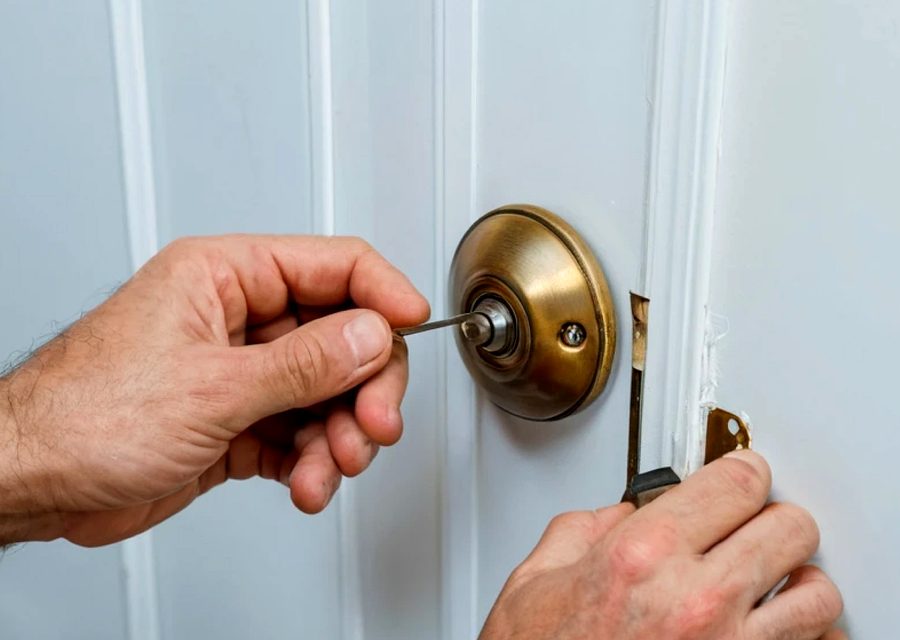 Emergency locksmith service near Colorado Springs