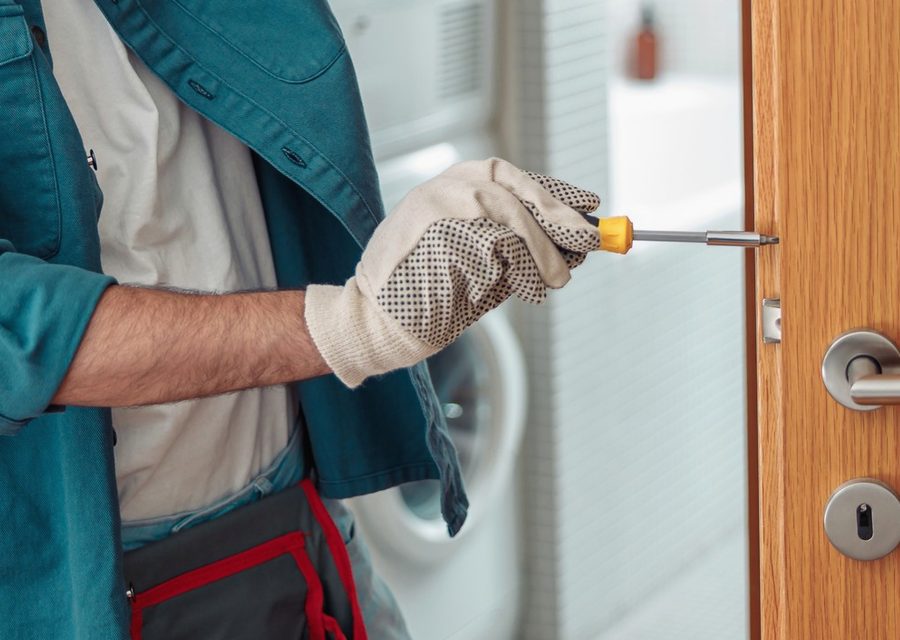 Emergency locksmith service near Solon