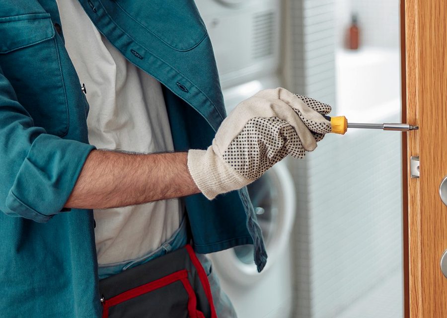 Emergency locksmith service near Lakewood