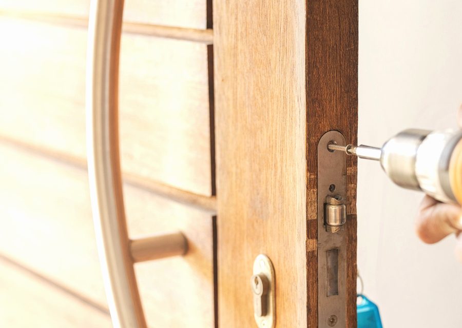 Emergency locksmith service near Watterson Park