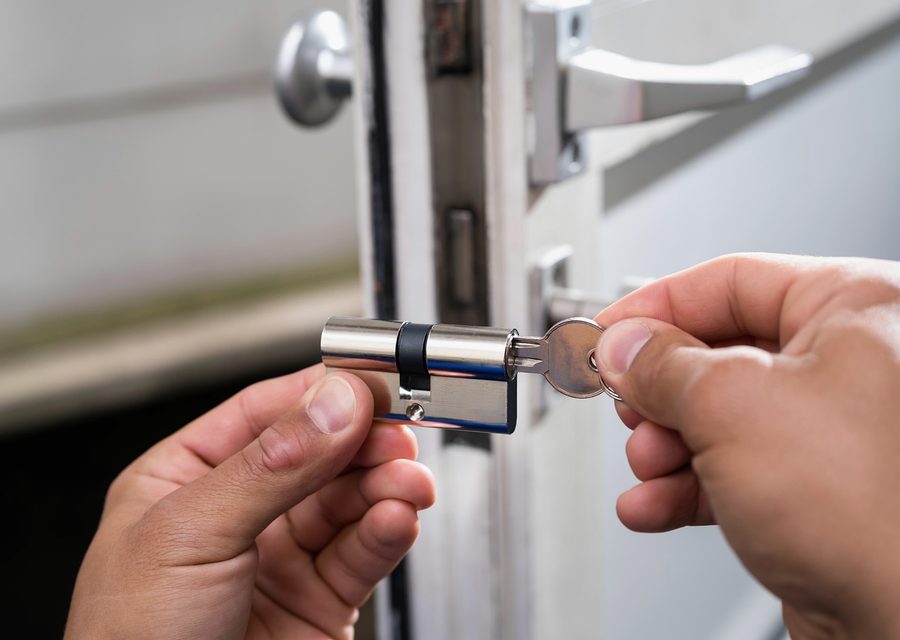 Emergency locksmith service near Lynwood