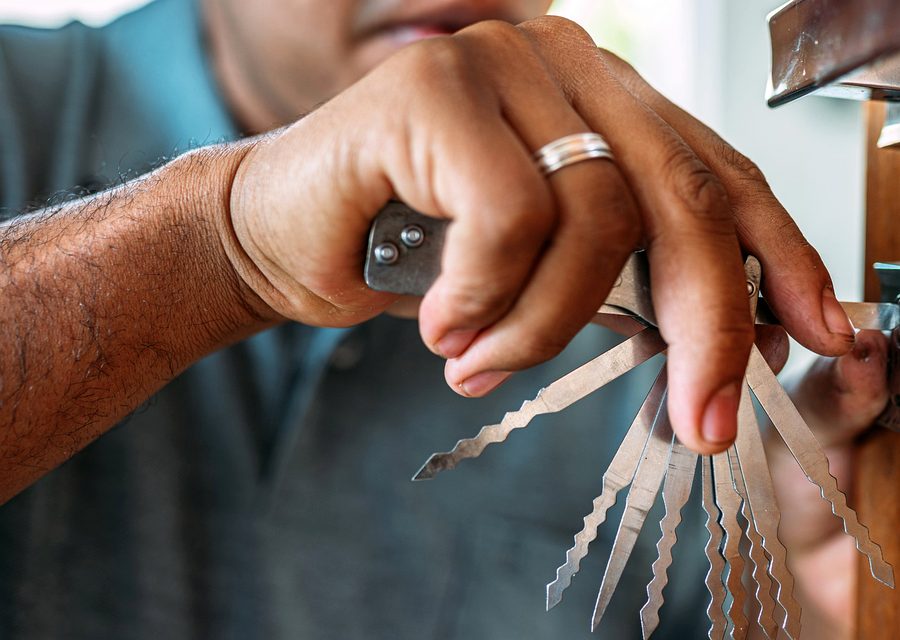 Emergency locksmith service near Riverside