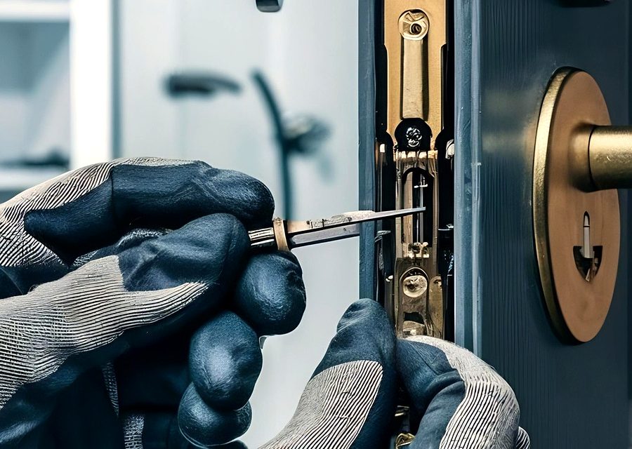 Emergency locksmith service near La Verne