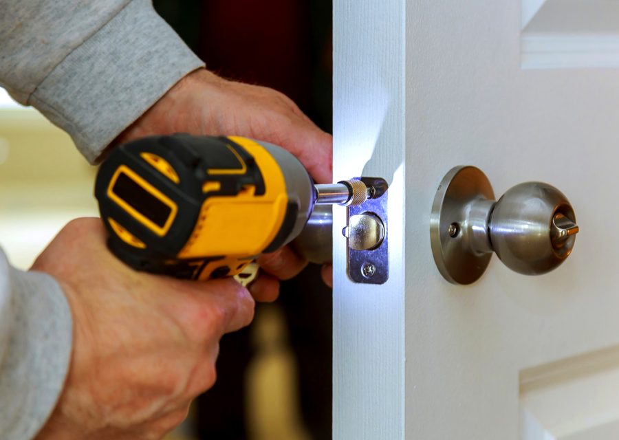 Emergency locksmith service near Brea