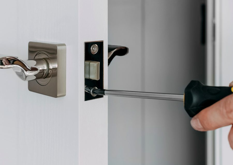 Emergency locksmith service near Green Park