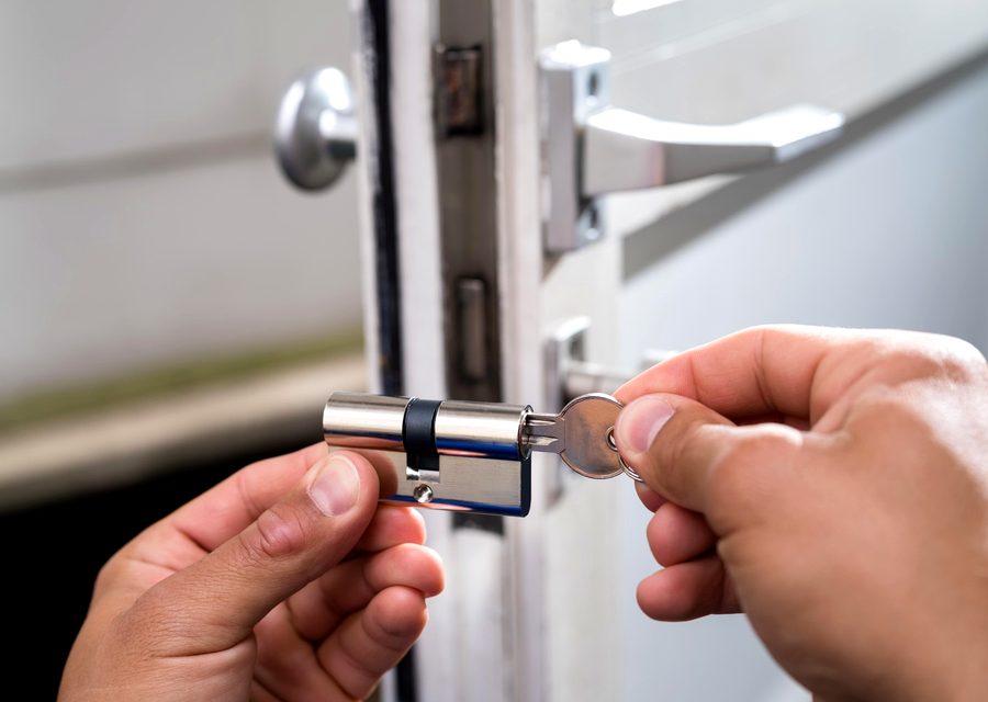 Emergency locksmith service near Genoa