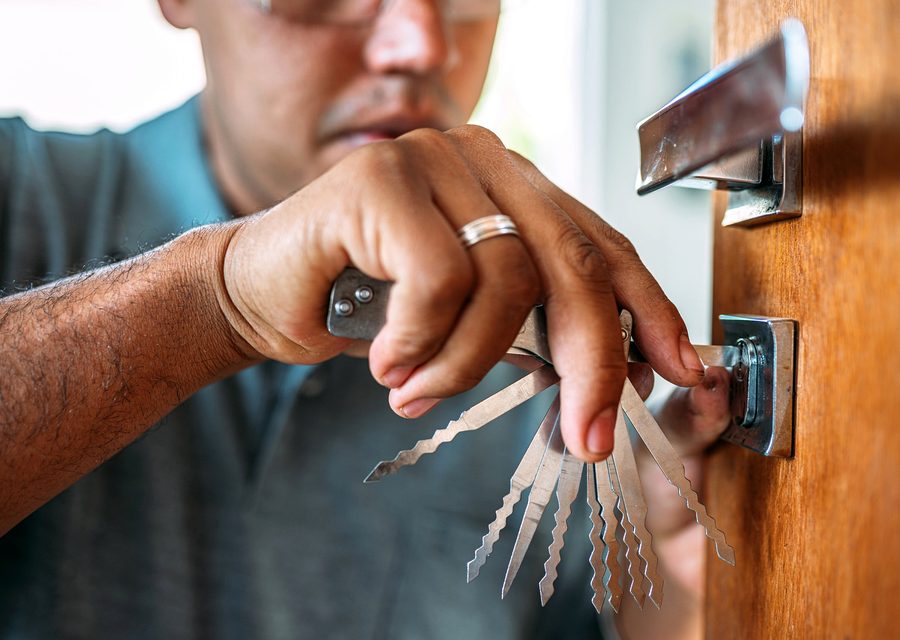 Emergency locksmith service near Los Angeles