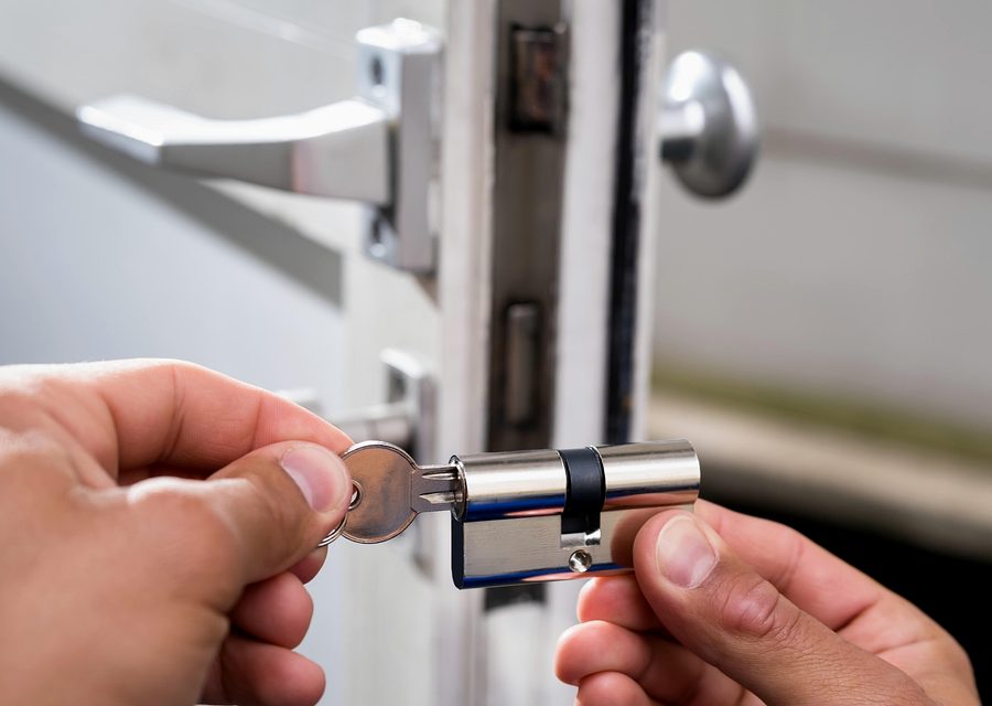 Emergency locksmith service near Summerville