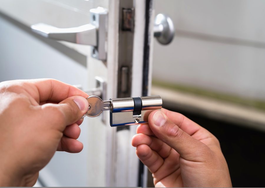 Emergency locksmith service near Irvine