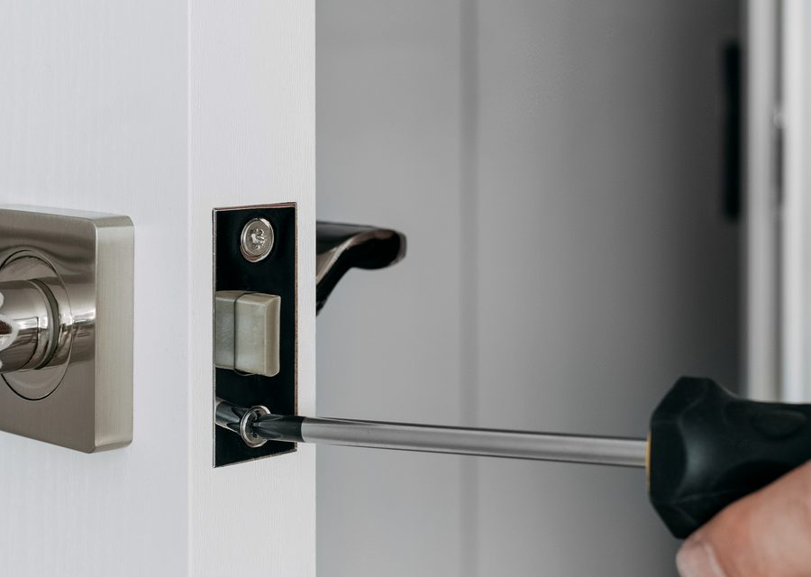 Emergency locksmith service near Larkspur
