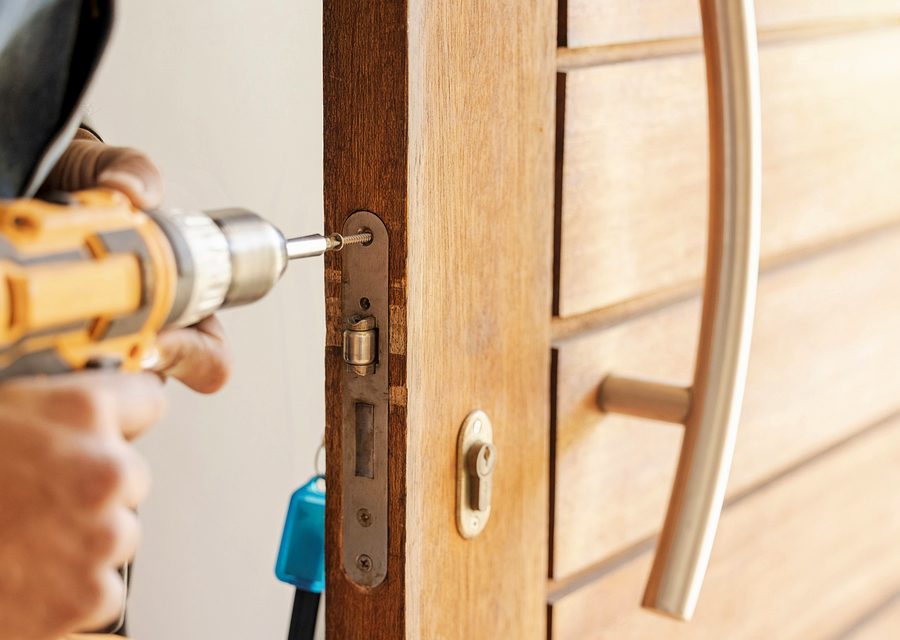 Emergency locksmith service near Los Angeles