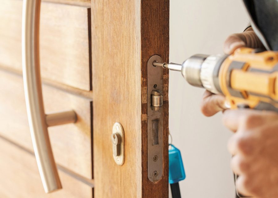 Emergency locksmith service near Edgewater