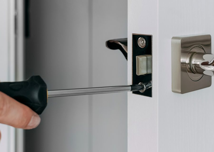 Emergency locksmith service near Burbank