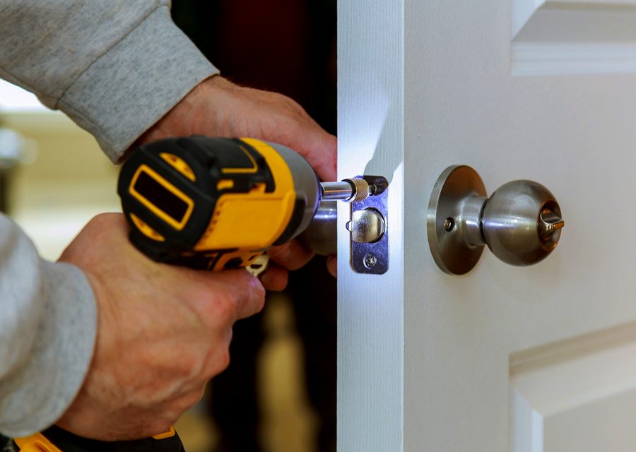 Emergency locksmith service near Tinicum