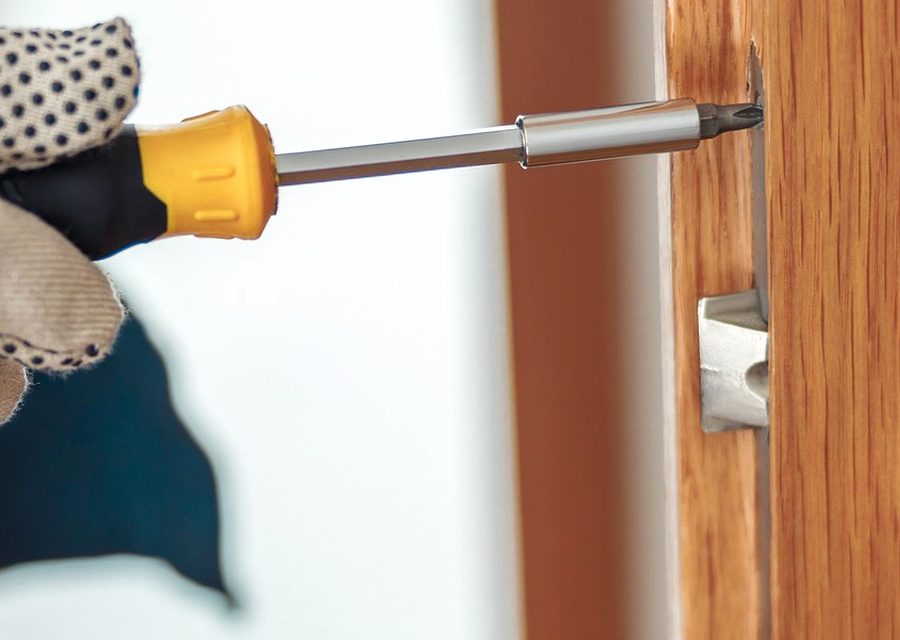 Emergency locksmith service near Houston