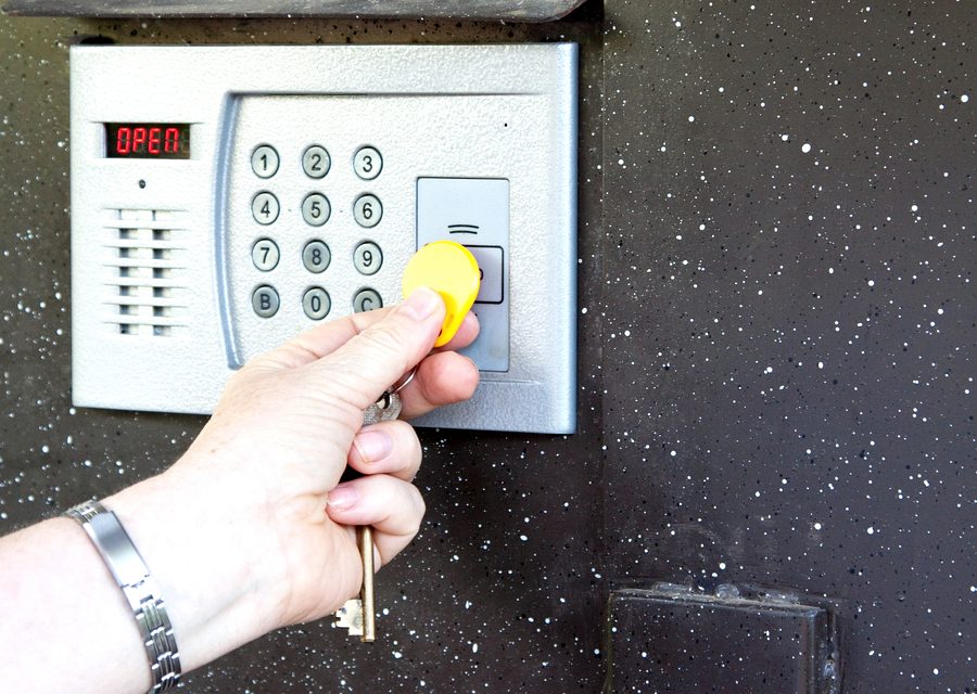 Emergency locksmith service near Islip
