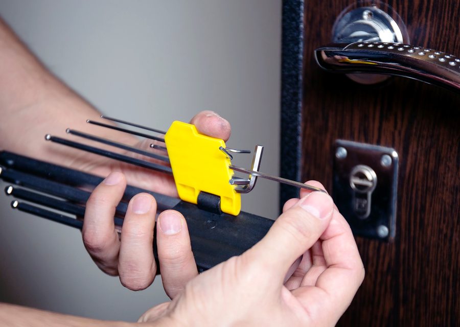 Emergency locksmith service near Streamwood