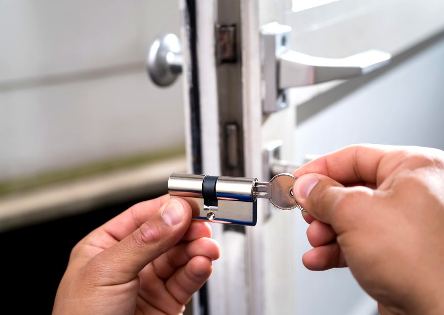 Emergency locksmith service near Miami