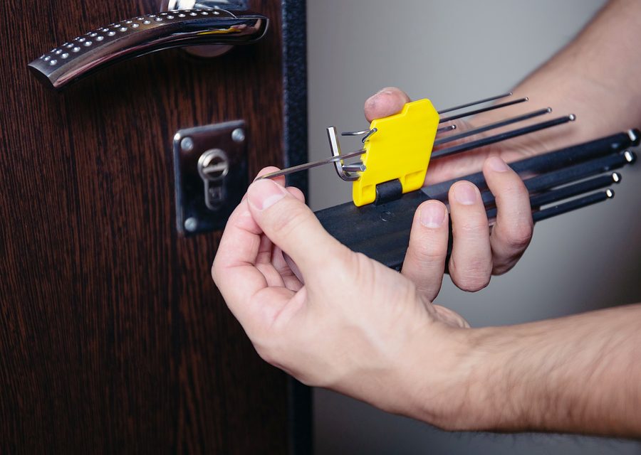 Emergency locksmith service near Skokie