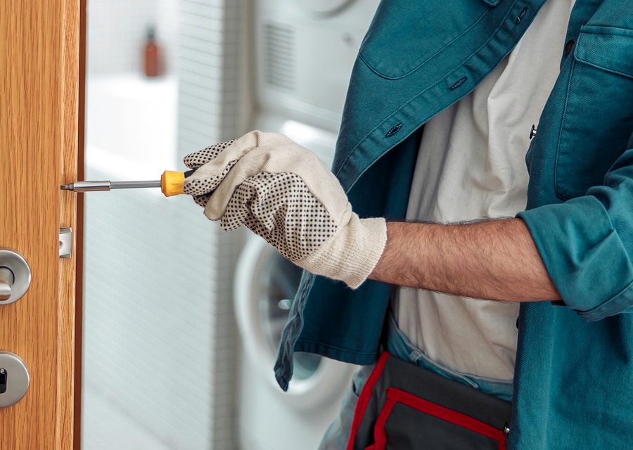 Emergency locksmith service near Destin