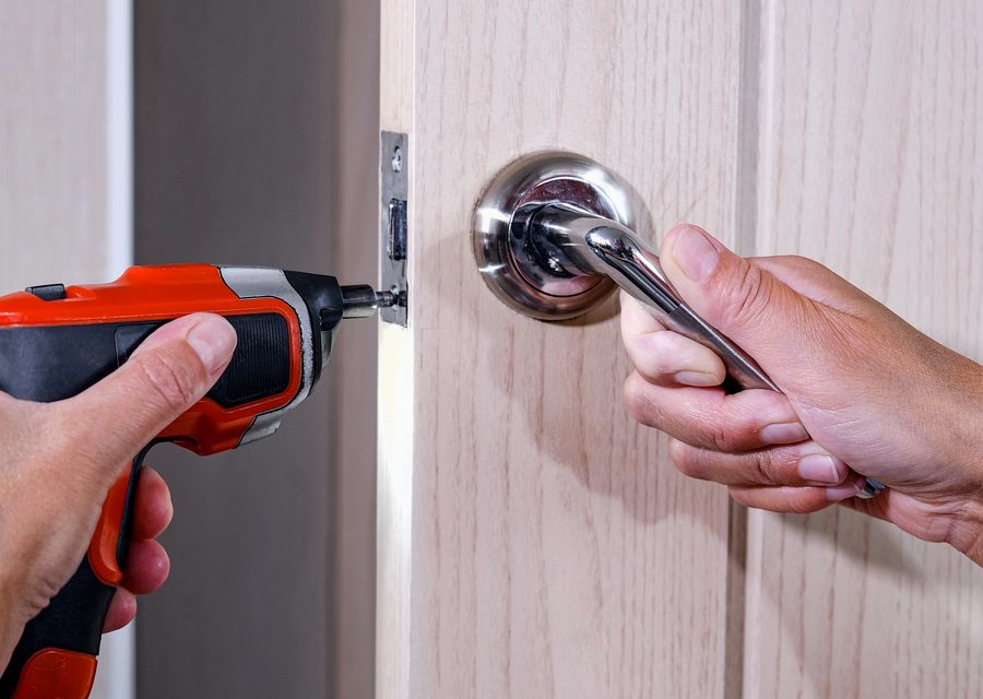 Emergency locksmith service near Lakeside