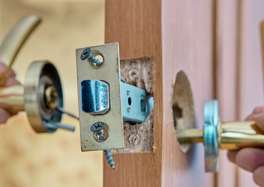 Emergency locksmith service near Islip