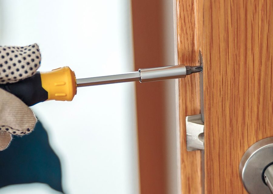 Emergency locksmith service near Woodbury