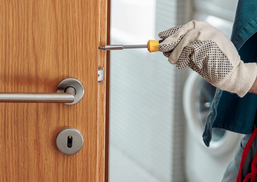 Emergency locksmith service near Derwood