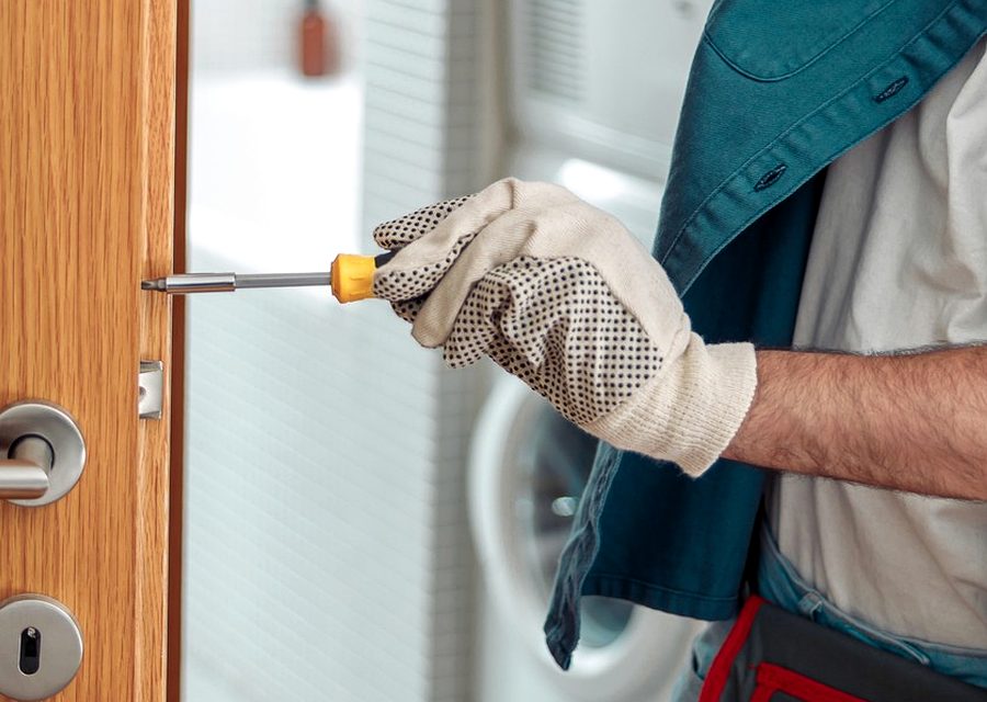 Emergency locksmith service near Pinole