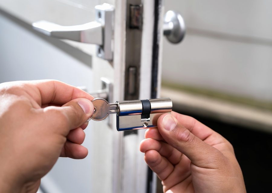 Emergency locksmith service near Centerville