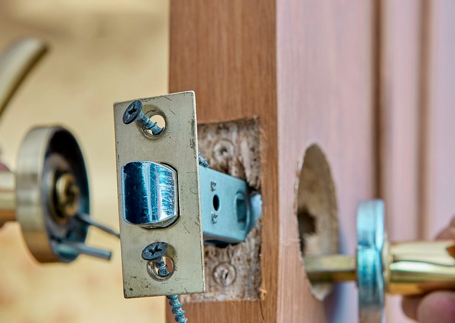 Emergency locksmith service near Leawood