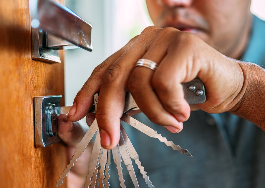 Emergency locksmith service near Pine