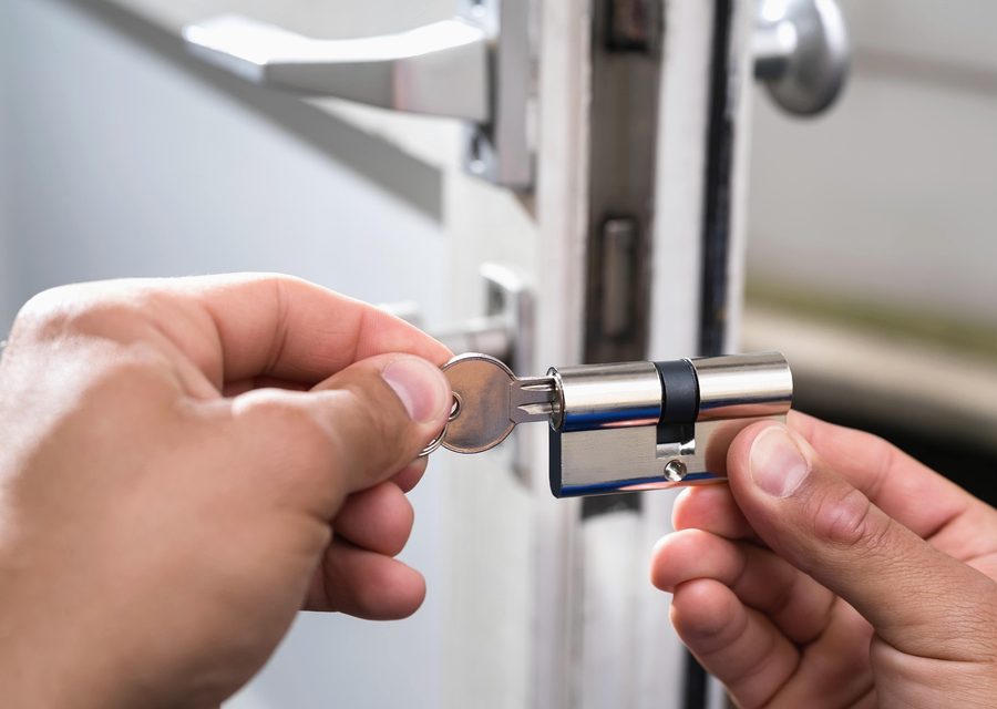 Emergency locksmith service near Arlington