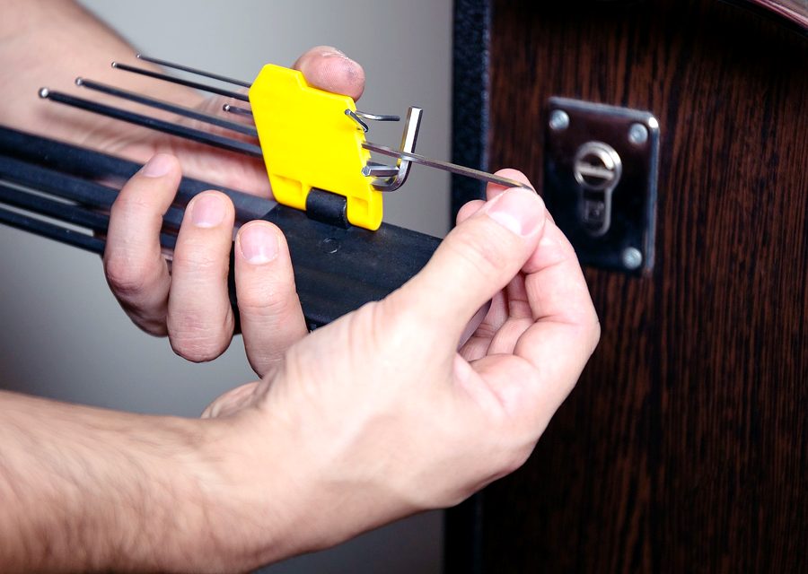 Emergency locksmith service near Olivette