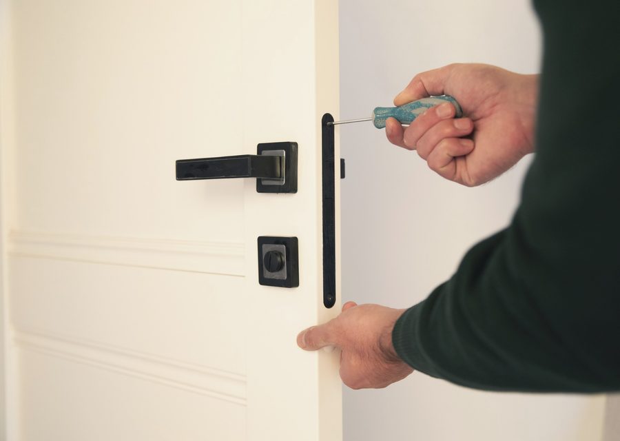 Emergency locksmith service near Murray