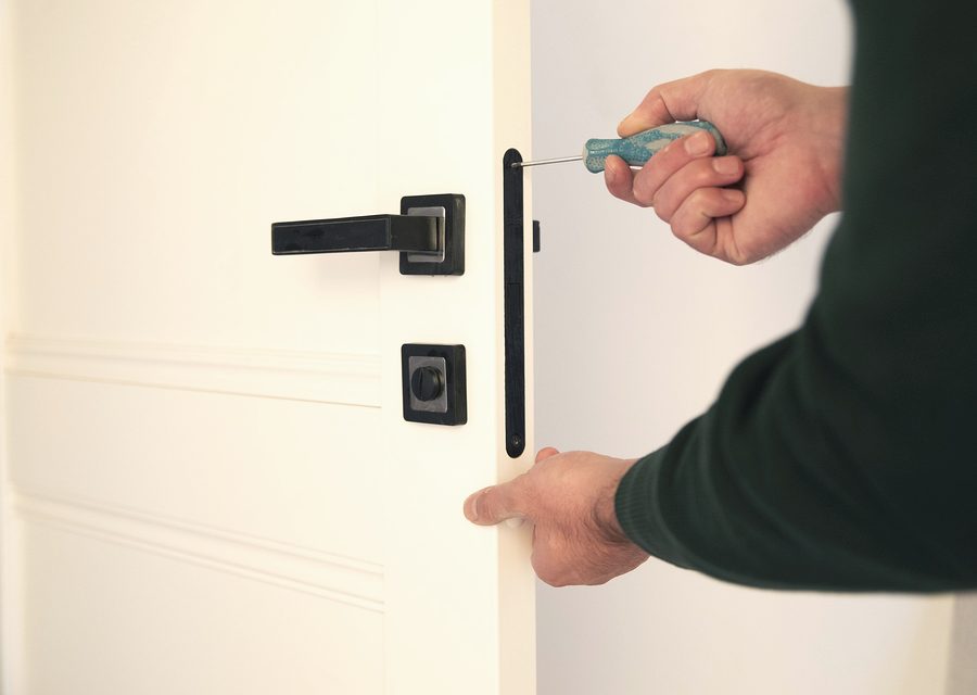Emergency locksmith service near Riverside