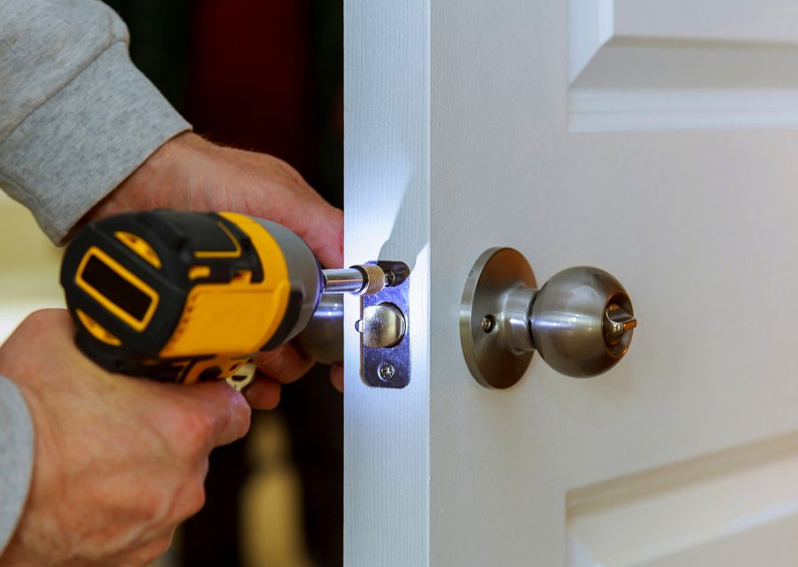 Emergency locksmith service near Lake Worth