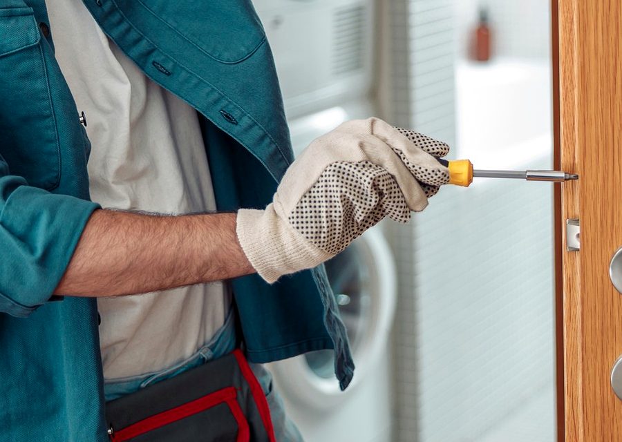 Emergency locksmith service near West Covina